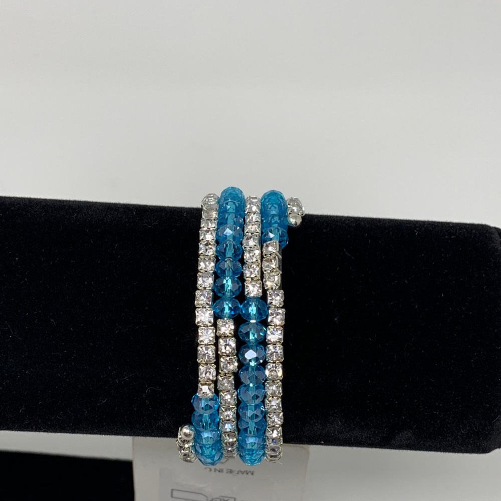 LAST 1! 🎁NWT Beautiful Blue Beaded & CZ Bracelet! - Picture 4 of 7
